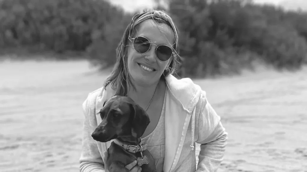 Muere periodista tras caer de un acantilado por tomarse una fotografía