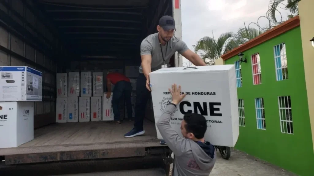 CNE avanza con la distribución del material según el cronograma electoral