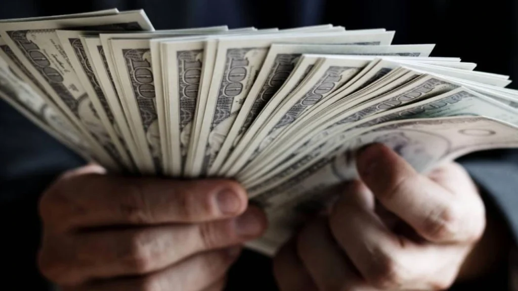 Hombre gana millones en la lotería y lo oculta a esposa por insólita razón
