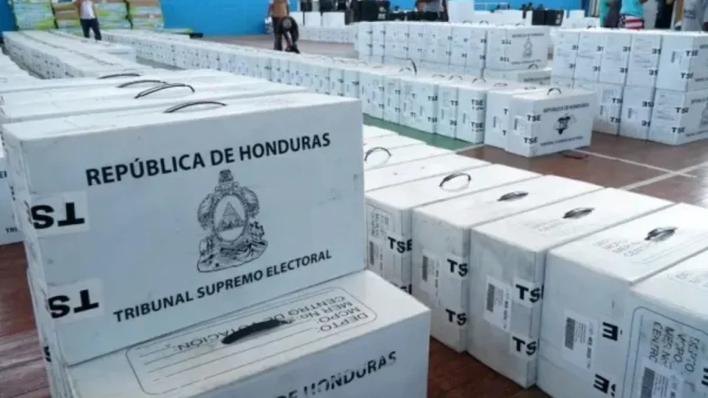 Llegan más de tres mil maletas electorales al Estadio Olímpico de San Pedro Sula