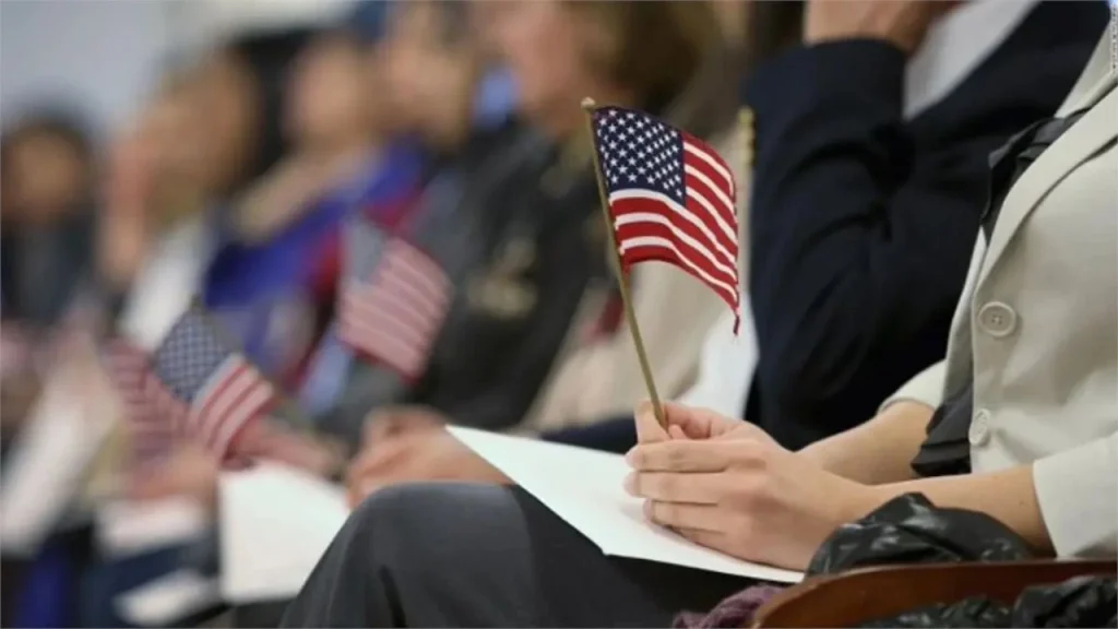 Estados Unidos reduce a 18 meses los permisos de trabajo para inmigrantes