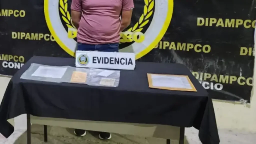 Abogado extorsionaba a comerciantes haciéndose pasar por pandillero
