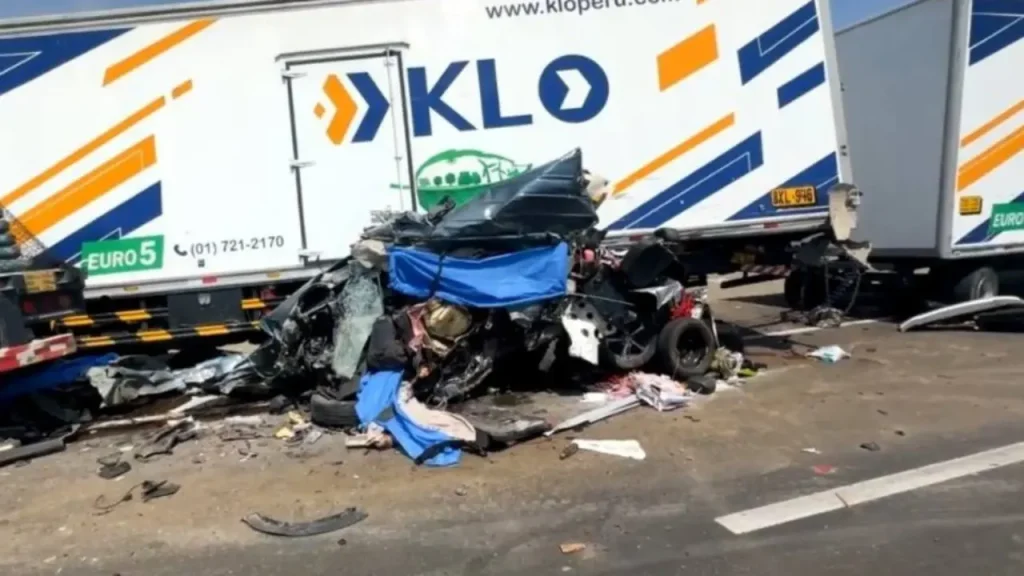Al menos cinco miembros de una familia mueren en un choque múltiple