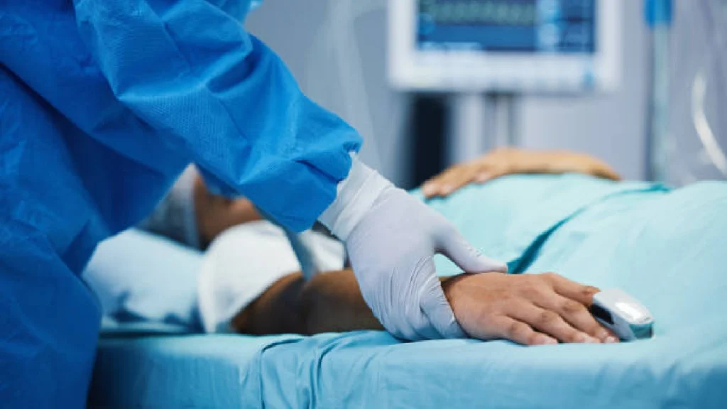 Revelan imágenes de cirujano que abusó de pacientes anestesiadas; fue detenido