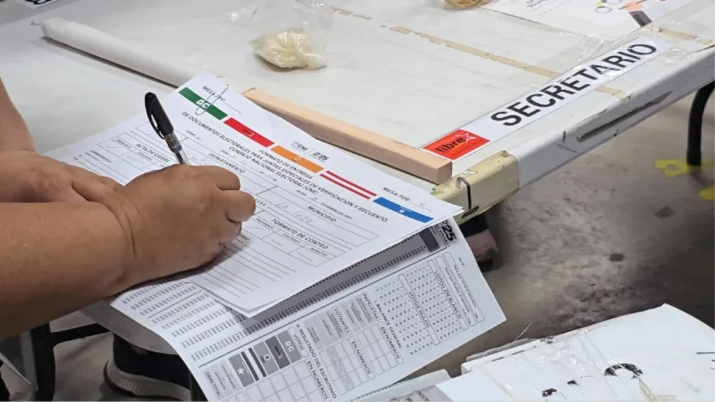 El CNE avanza con el escrutinio especial y ya suma 1,264 actas procesadas