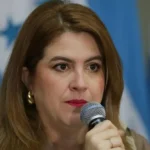 Cossette López anuncia avances y denuncia persecución política