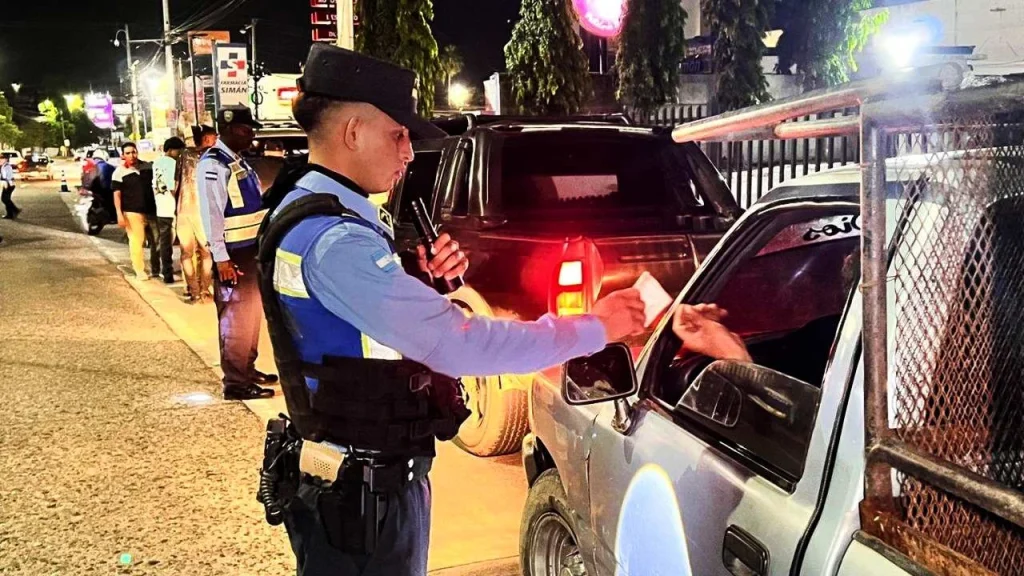Frenan a cien conductores ebrios en Navidad: riesgo sigue en las calles