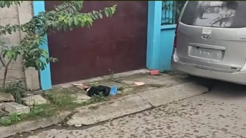 Hondureño acribillado en SPS intentó huir y corrió varios metros herido