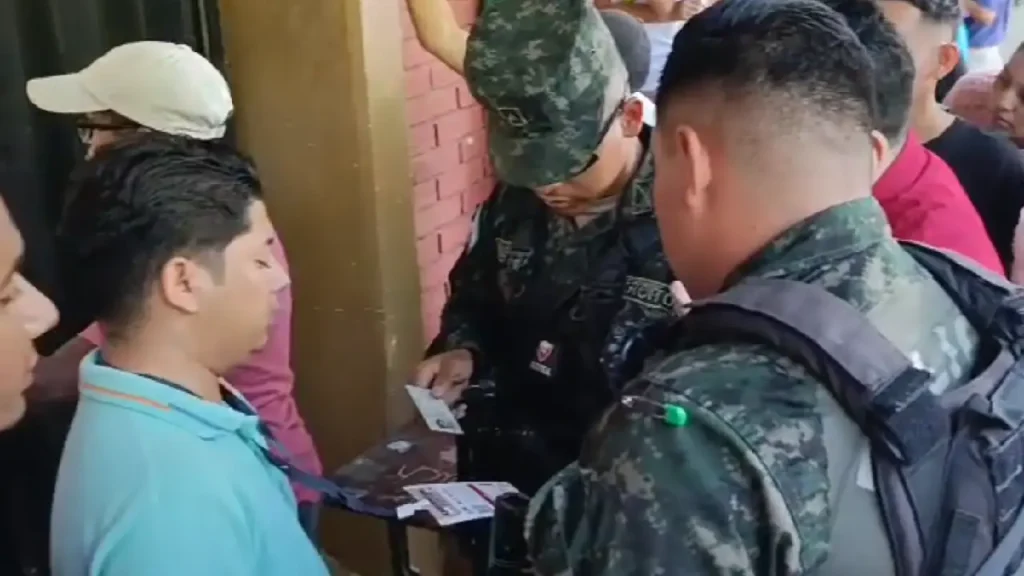 Incidencias en elecciones Honduras 2025: atrapan a joven con credencial falsa