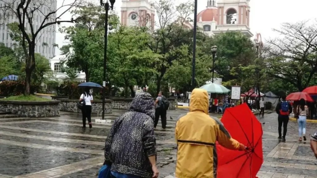 Martes con lluvias y temperaturas frescas en varias regiones de Honduras