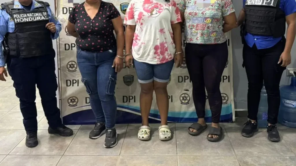 Madre, hija y sobrina detenidas por agredir a joven en Yoro; tenían problemas