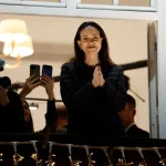María Corina Machado reaparece en Oslo y canta el himno venezolano tras su llegada