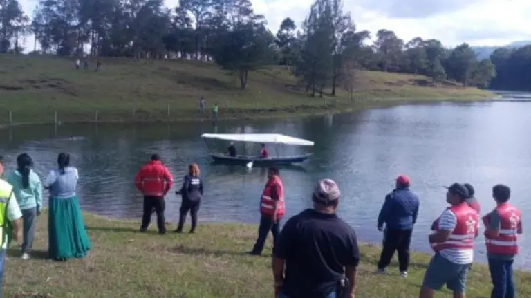 Menor muere ahogado al intentar recuperar balón: se ofreció a sacarlo