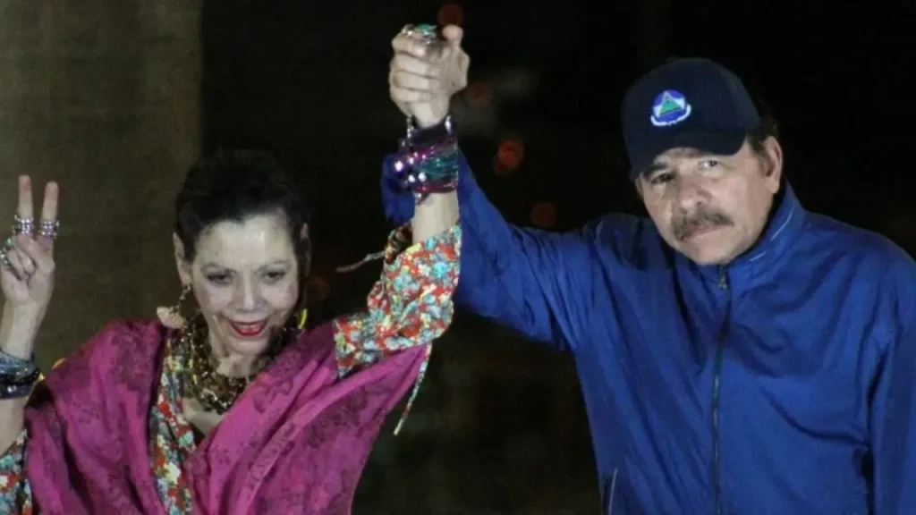 Daniel Ortega y Rosario Murillo claman por la paz del mundo en mensaje navideño