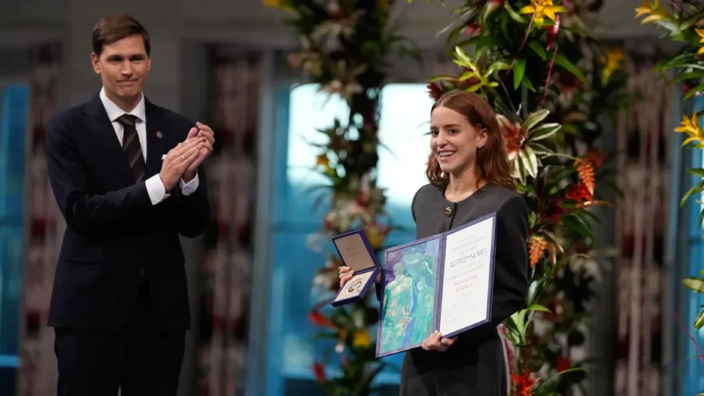Hija de María Corina Machado recibe en su nombre el Premio Nobel de la Paz