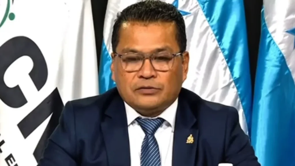 ¿Quién es Carlos Enrique Cardona, el consejero suplente que sustituye a Marlon Ochoa?