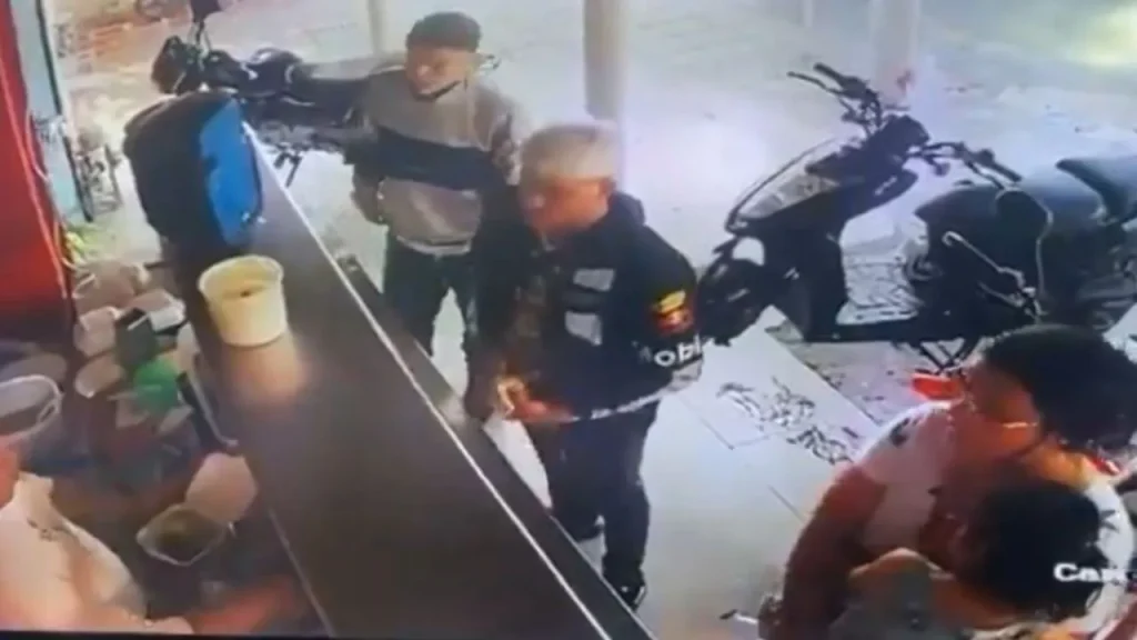 Sicario se hace pasar por cliente y ejecuta al dueño de un local