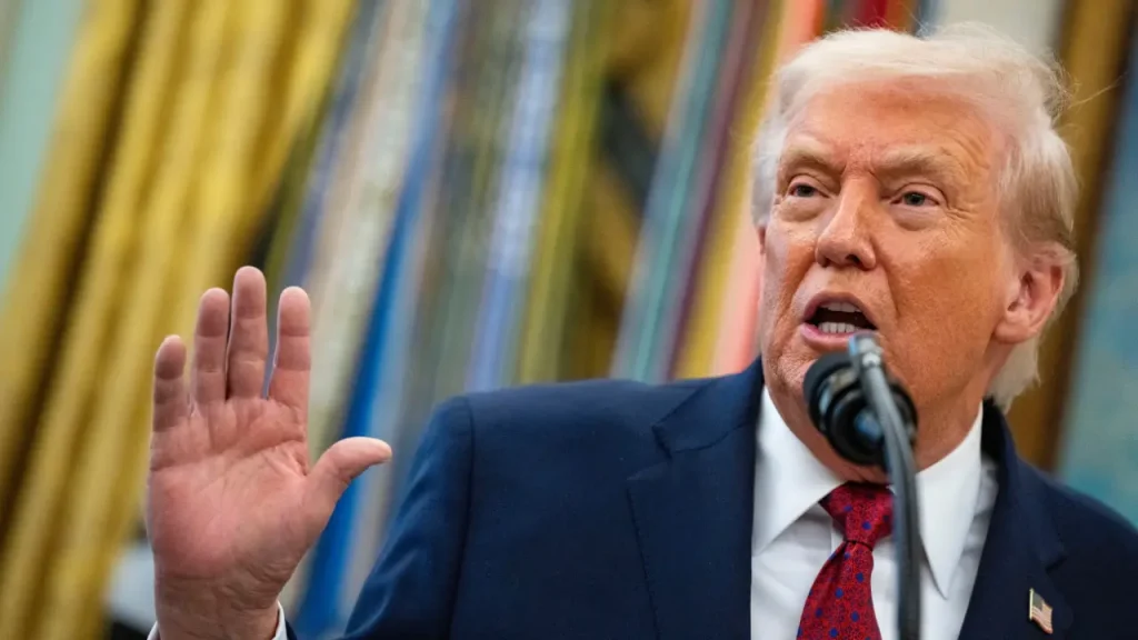 Trump ordena bloqueo total a petroleros que entren y salgan de Venezuela