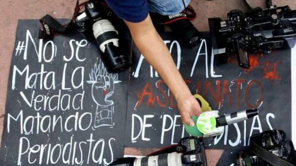 En 2025 fueron asesinados 128 periodistas, uno en Honduras, según la FIP